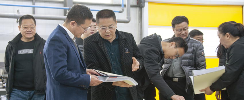 侯景濱走訪印刷、影像市場